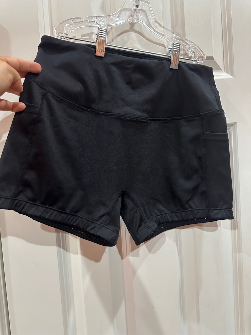 NWOT Women’s High-Waist Black Performance Shorts size L